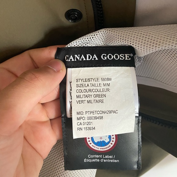 Like New. Canada Goose Nanaimo Jacket in Medium - Picture 5 of 7